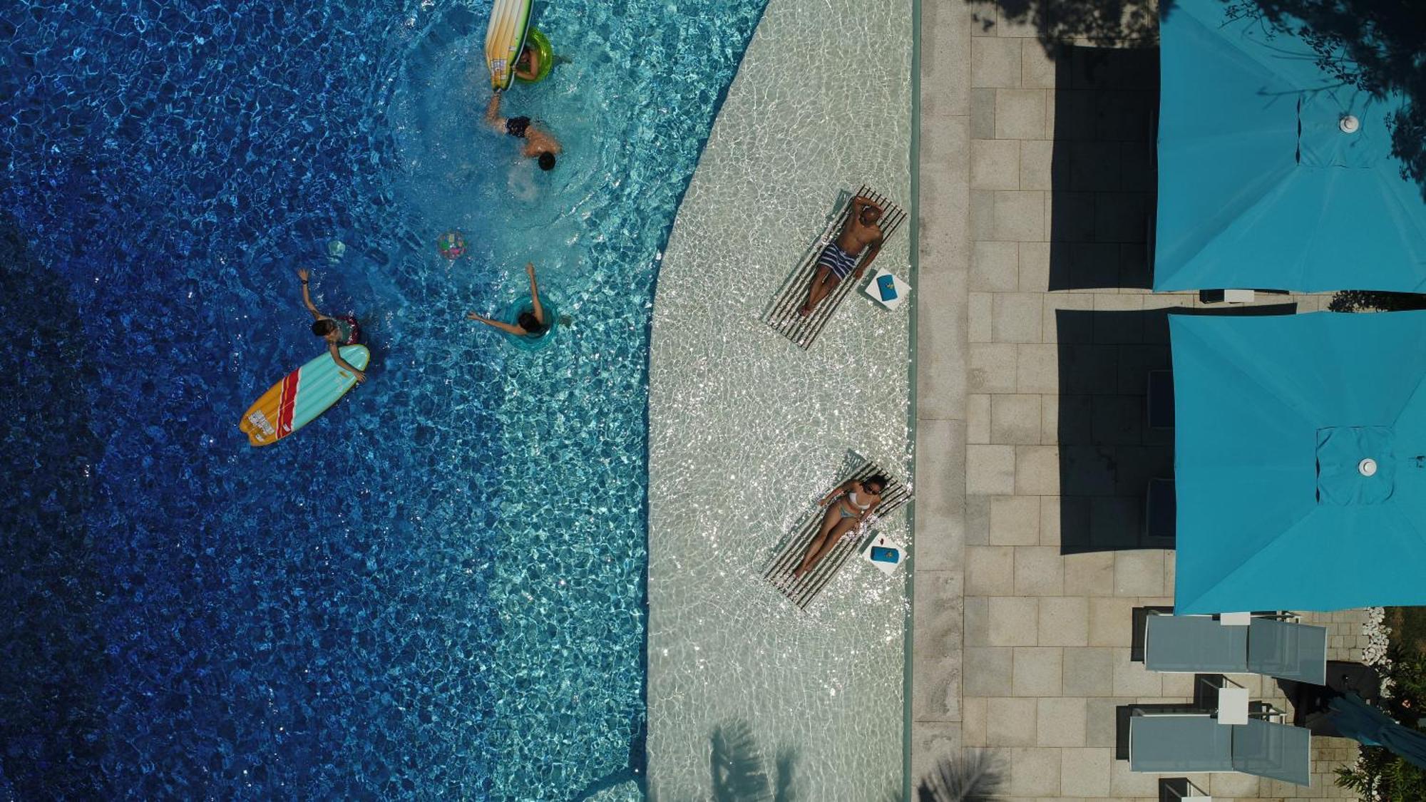 ตัมบูลี ซีไซด์ รีสอร์ต แอนด์ สปา Hotel มักตัน ภายนอก รูปภาพ